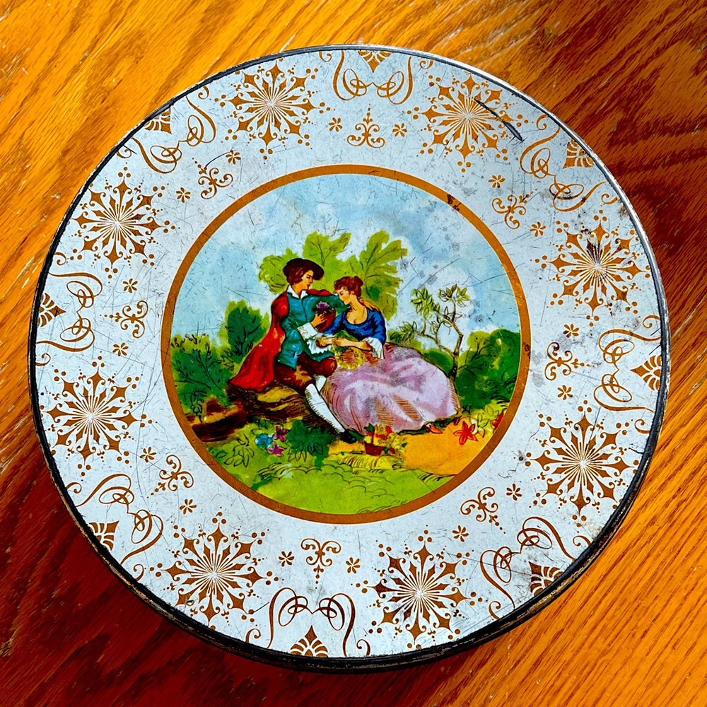 Vintage Tin 🌺